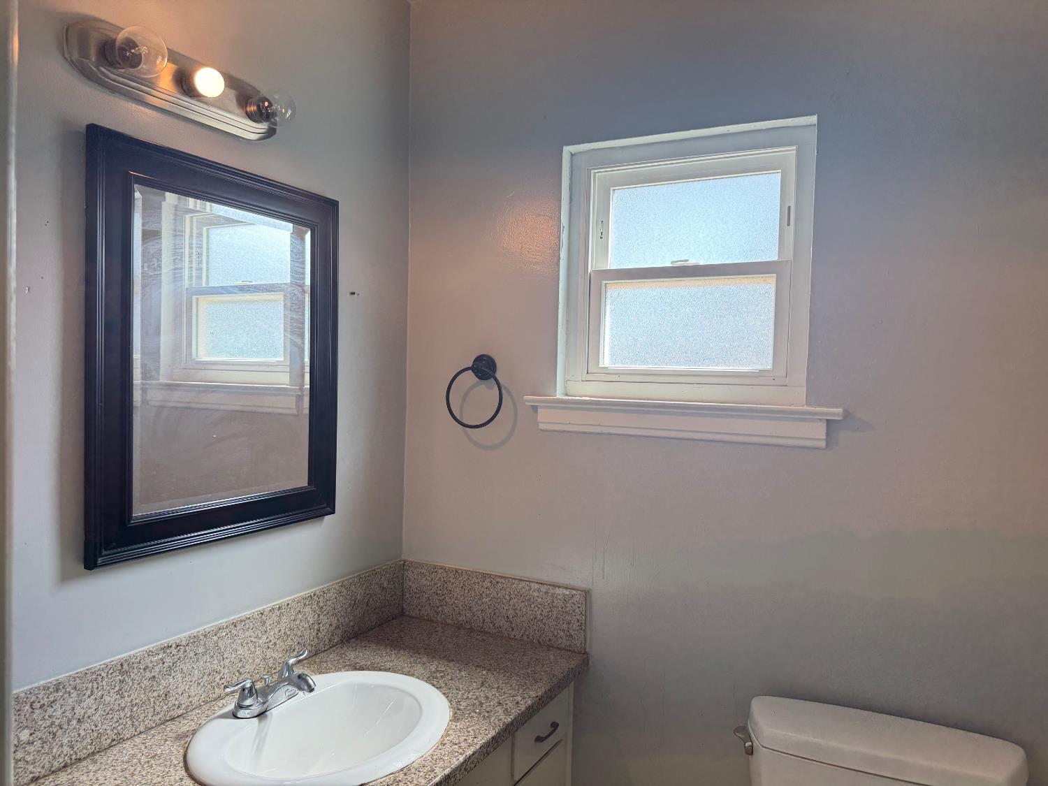 3322 E Lamona Ave, Fresno, CA 93703