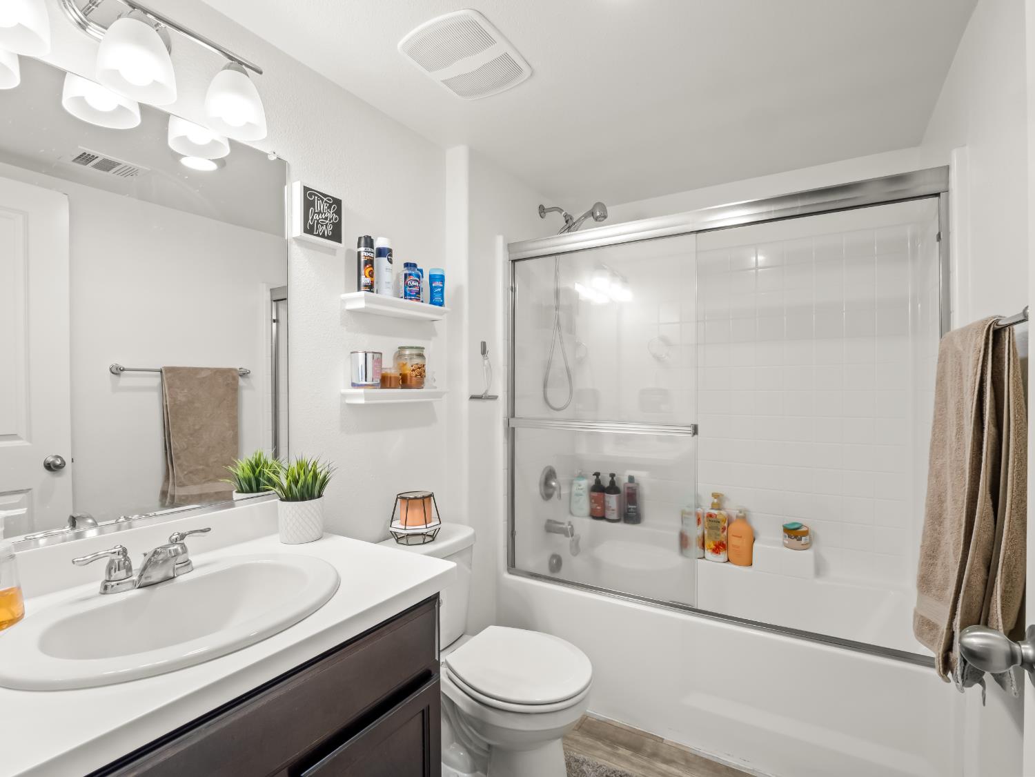 3637 N Mccaffrey Ave, Fresno, CA 93722