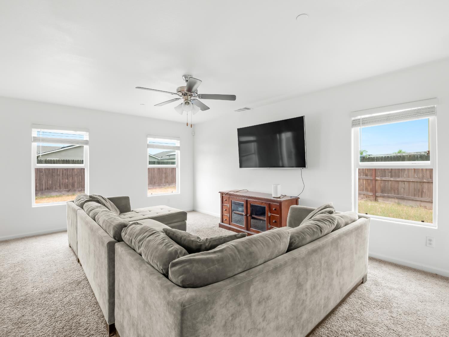 3637 N Mccaffrey Ave, Fresno, CA 93722