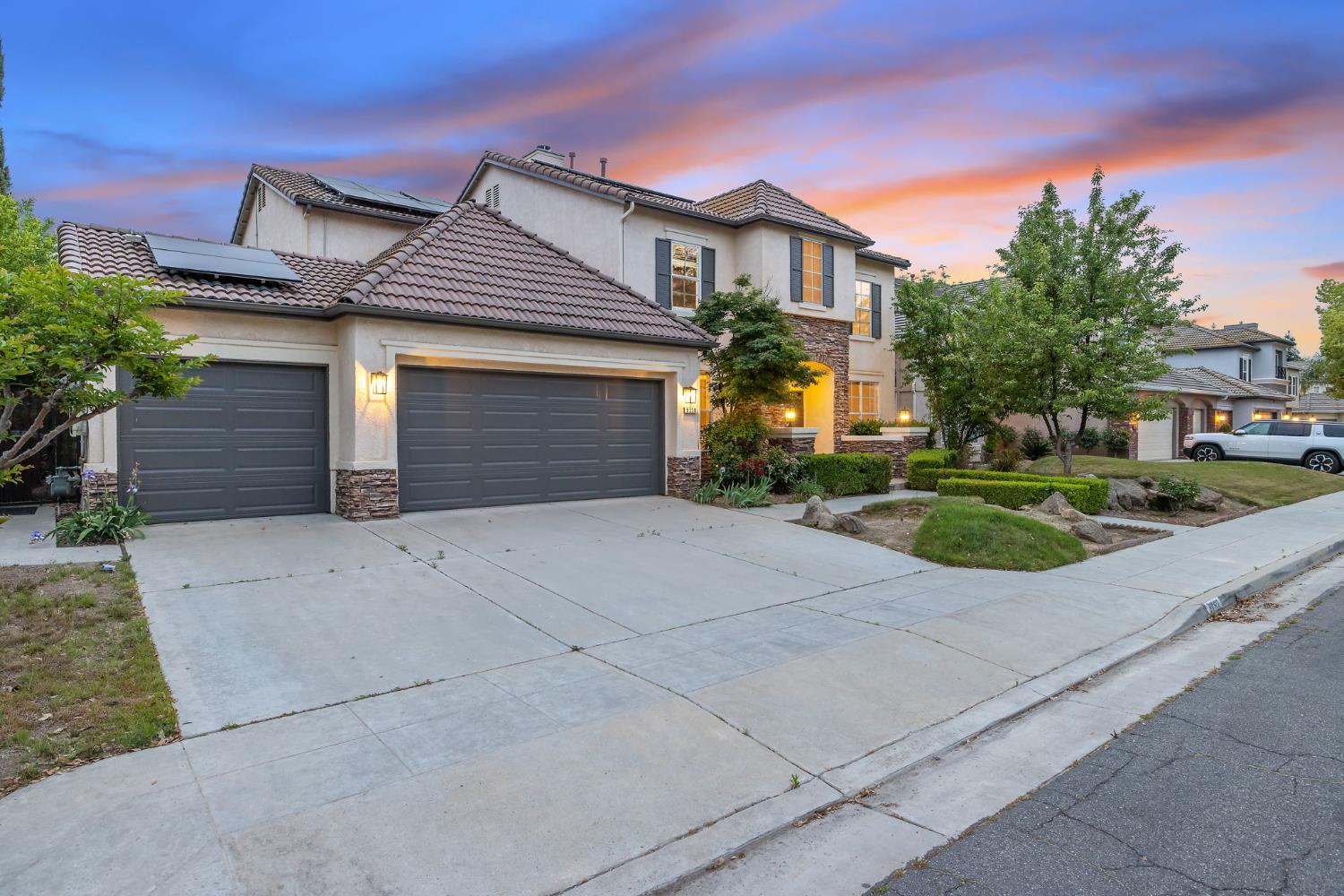 9358 N Winery Ave, Fresno, CA 93720