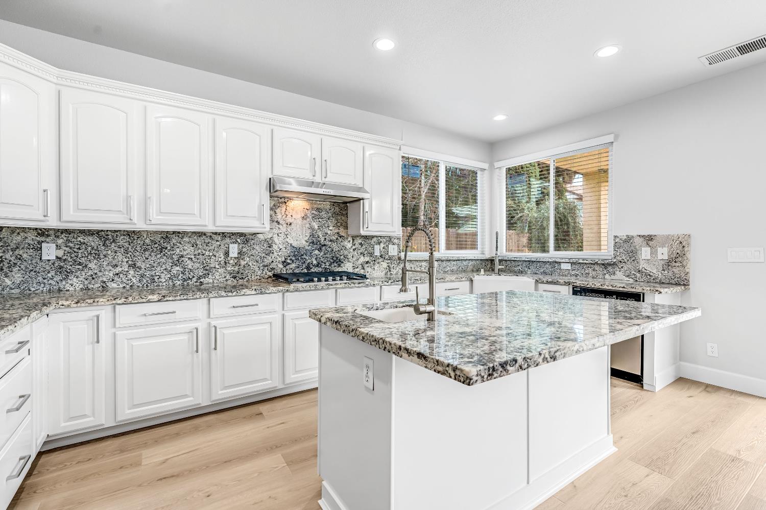 9358 N Winery Ave, Fresno, CA 93720