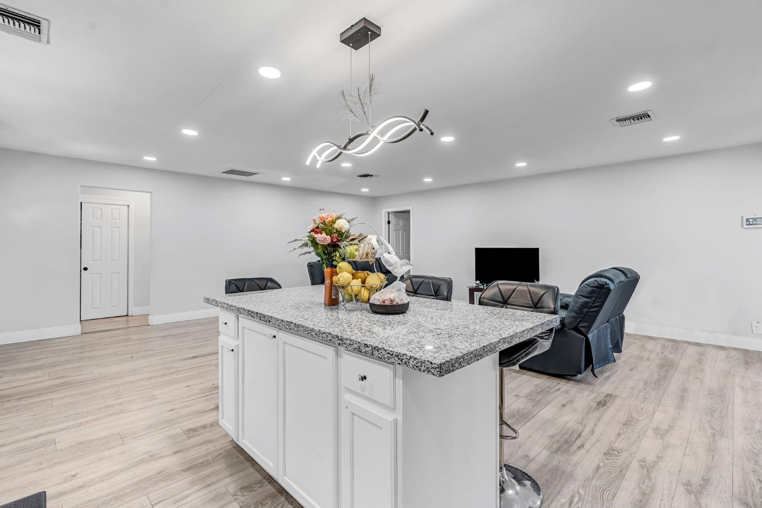 21 E Eden, Fresno, CA 93706