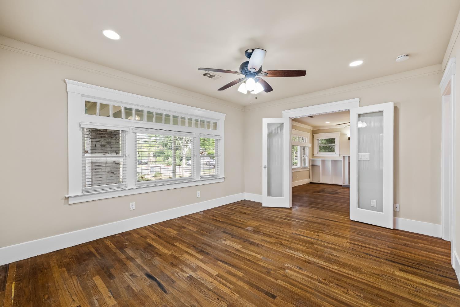 1521 N College Ave, Fresno, CA 93728