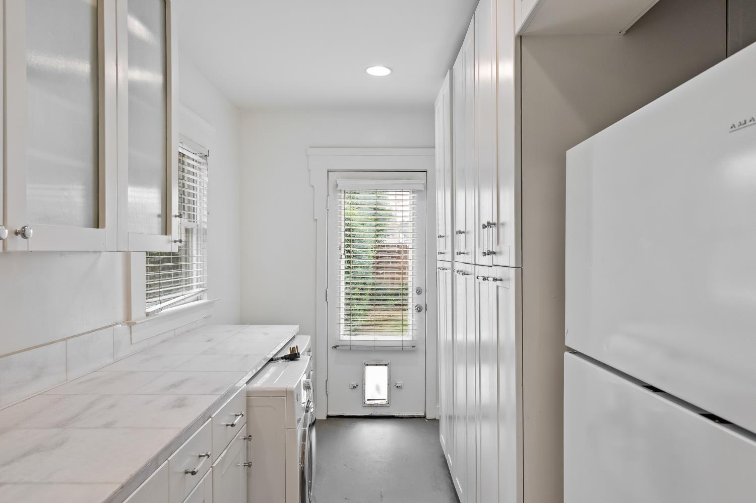 1521 N College Ave, Fresno, CA 93728