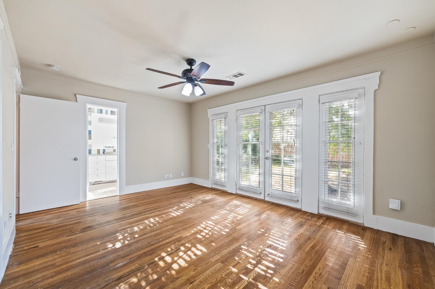 1521 N College Ave, Fresno, CA 93728