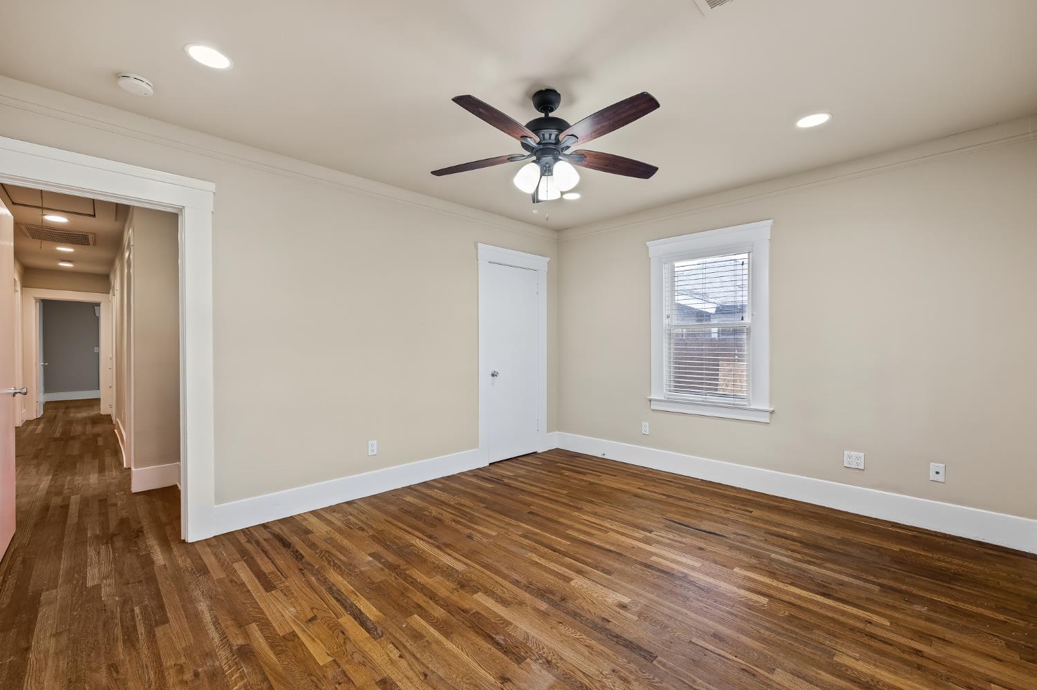 1521 N College Ave, Fresno, CA 93728