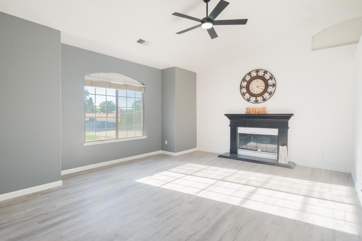 9962 N Woodrow Ave, Fresno, CA 93720