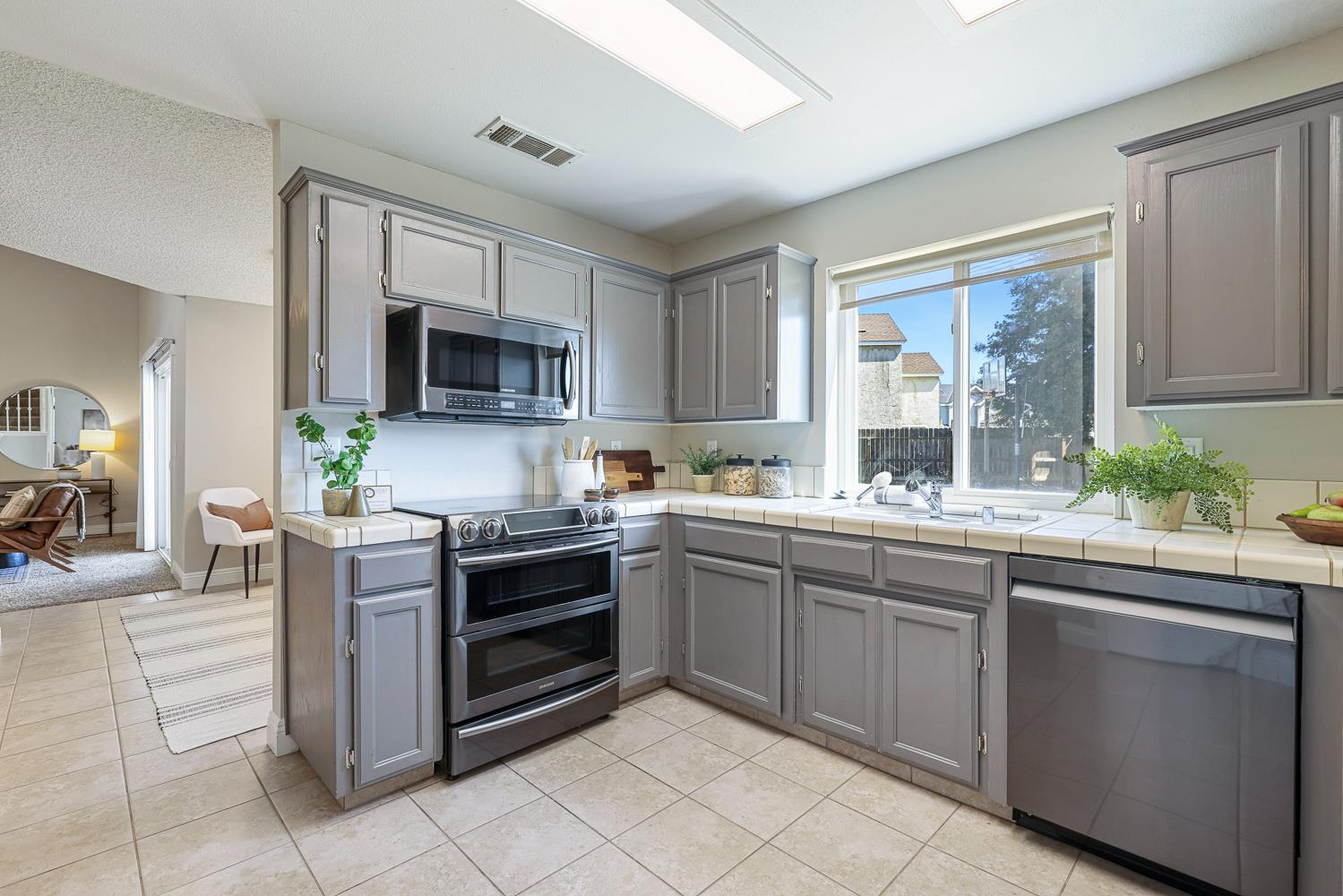 8735 N Cedar Ave #122, Fresno, CA 93720