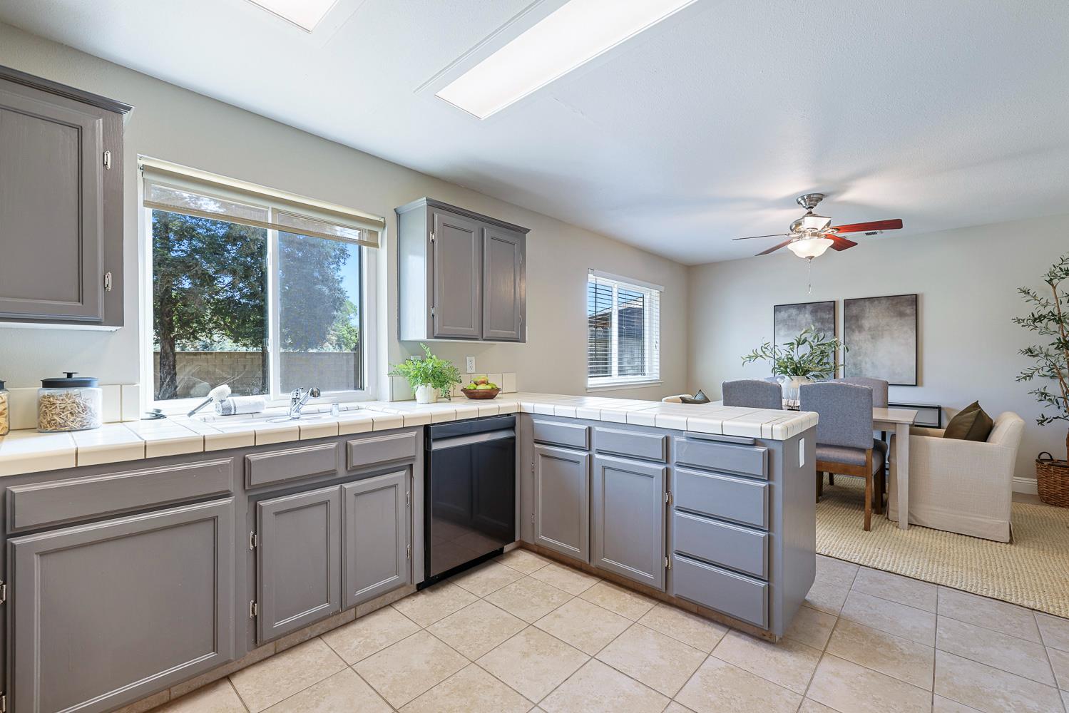 8735 N Cedar Ave #122, Fresno, CA 93720