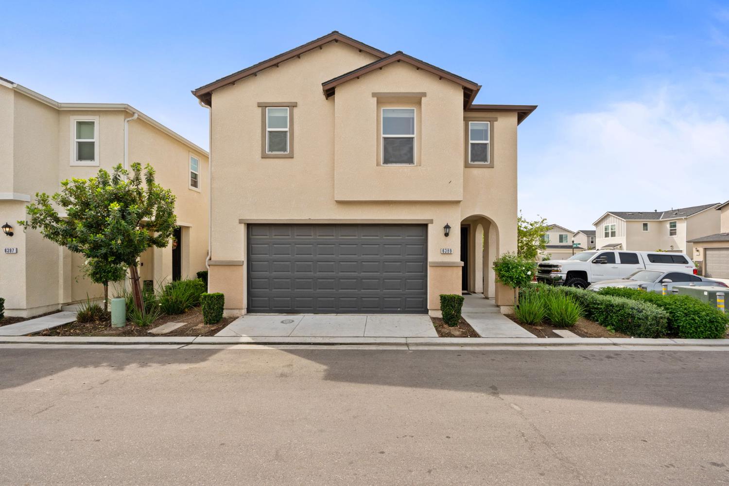 6389 E Moscato Dr, Fresno, CA 93727