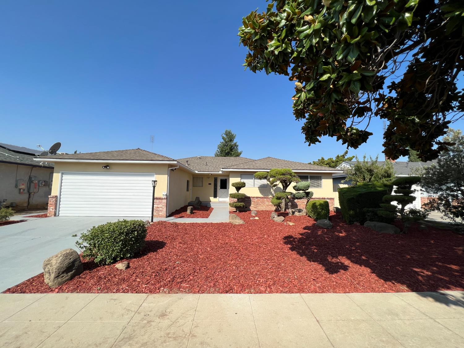 6361 N Bond St, Fresno, CA 93710