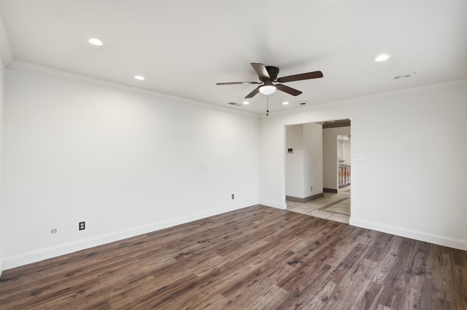 1712 W Donner Ave, Fresno, CA 93705