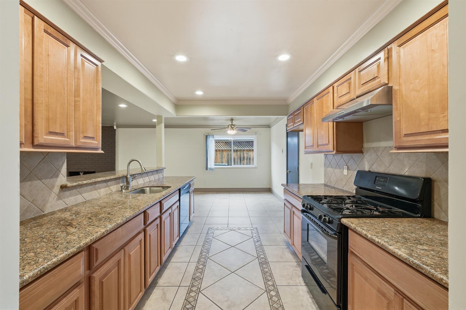 1712 W Donner Ave, Fresno, CA 93705