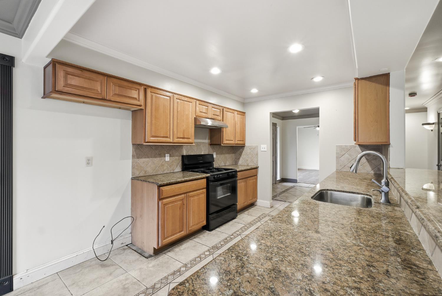 1712 W Donner Ave, Fresno, CA 93705