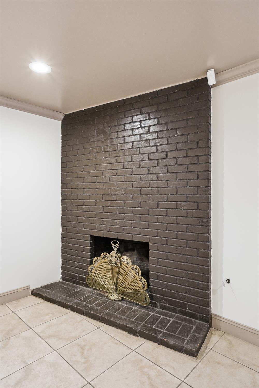 1712 W Donner Ave, Fresno, CA 93705