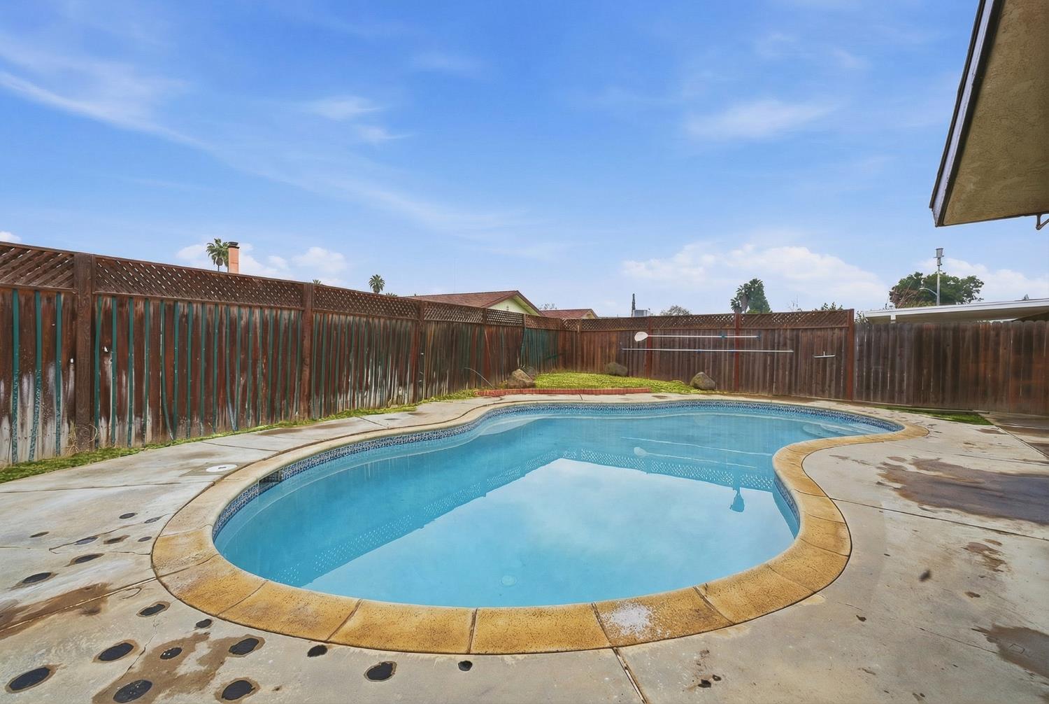 1712 W Donner Ave, Fresno, CA 93705