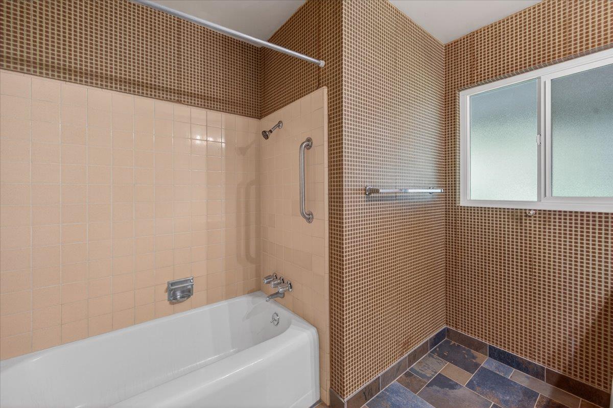 445 W San Jose, Fresno, CA 93704