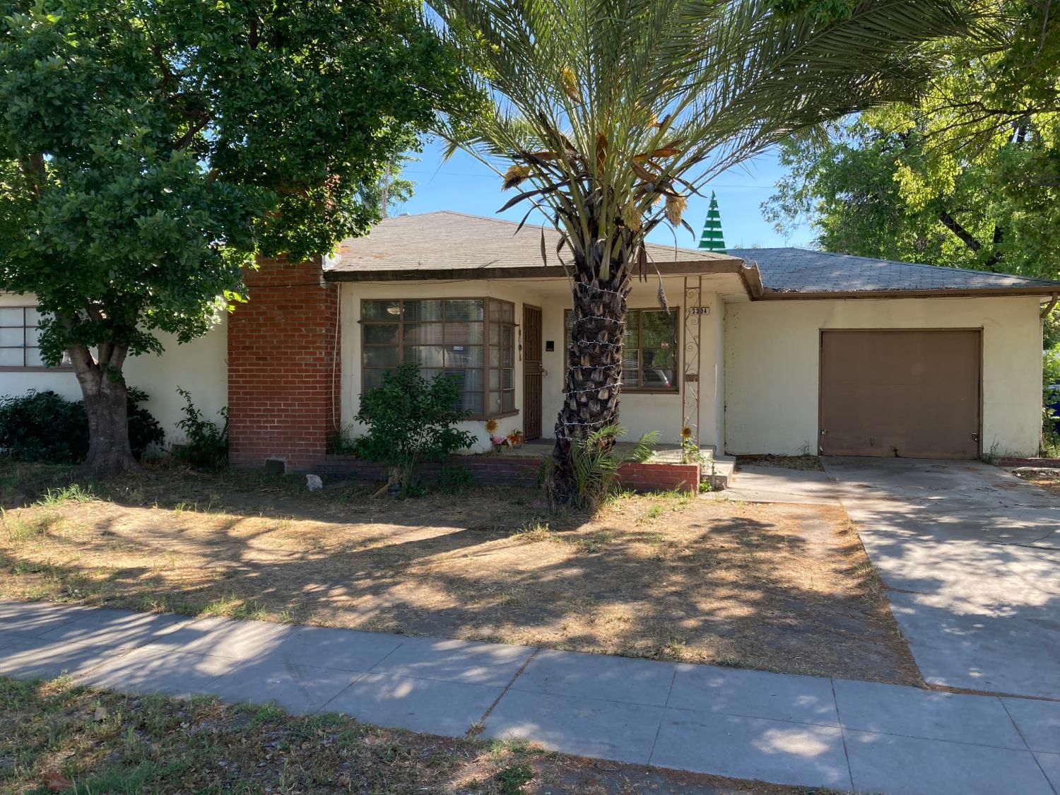 3304 N Howard, Fresno, CA 93726