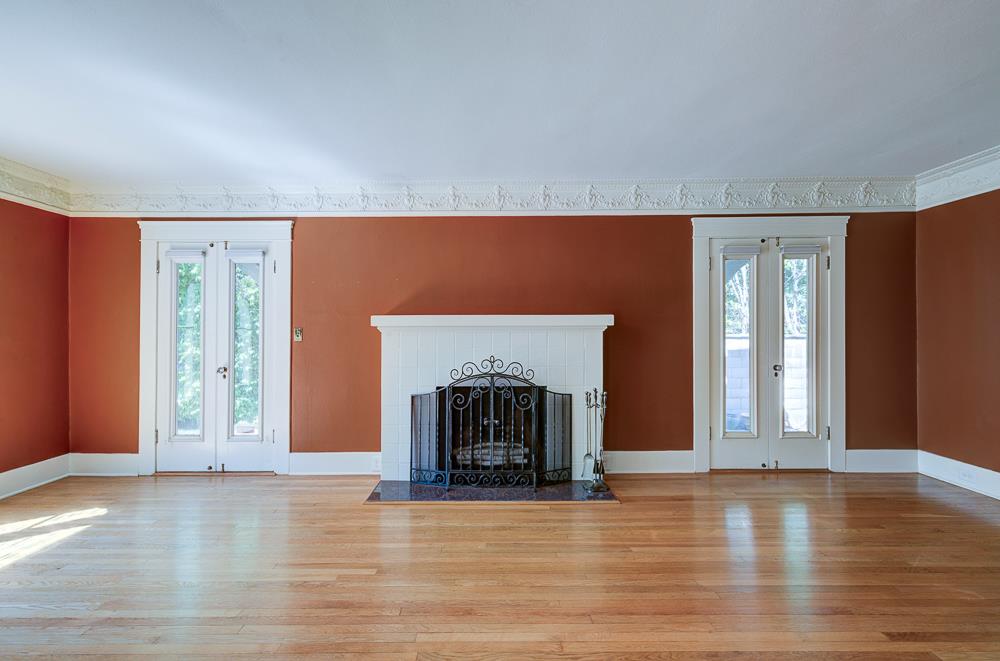 933 E Cambridge Ave, Fresno, CA 93704