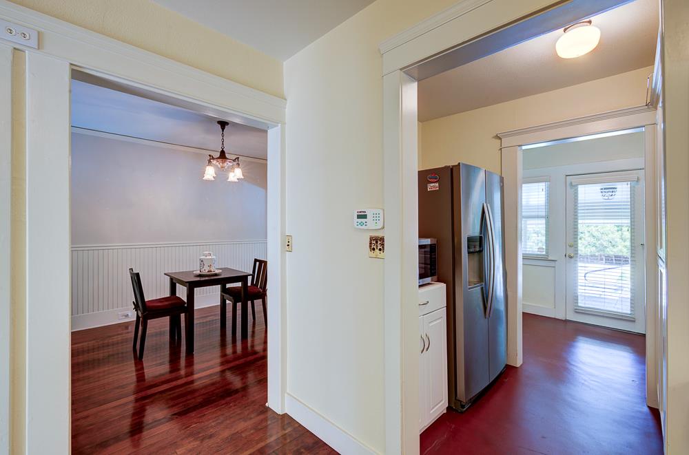 933 E Cambridge Ave, Fresno, CA 93704