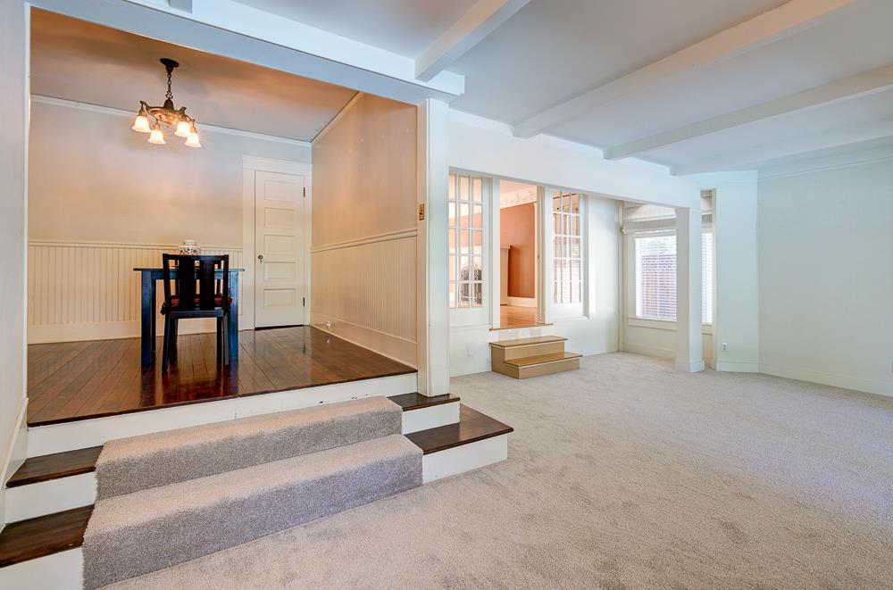 933 E Cambridge Ave, Fresno, CA 93704