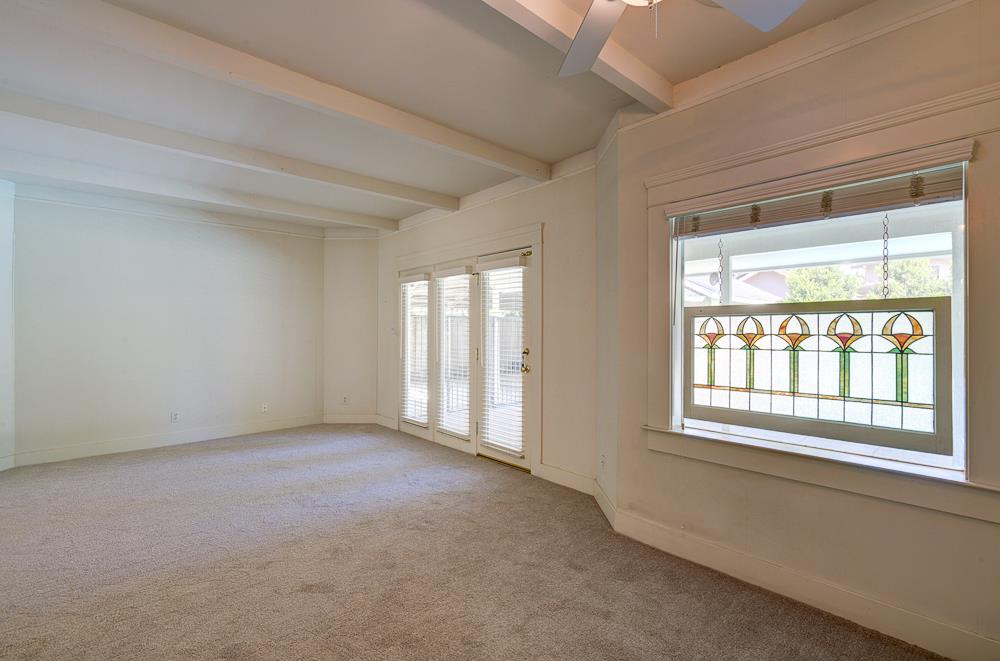 933 E Cambridge Ave, Fresno, CA 93704