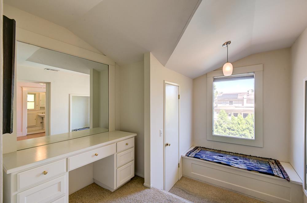 933 E Cambridge Ave, Fresno, CA 93704