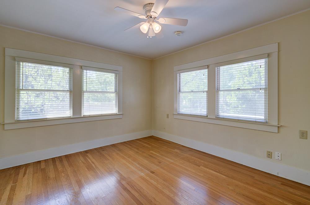 933 E Cambridge Ave, Fresno, CA 93704