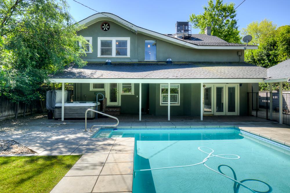 933 E Cambridge Ave, Fresno, CA 93704