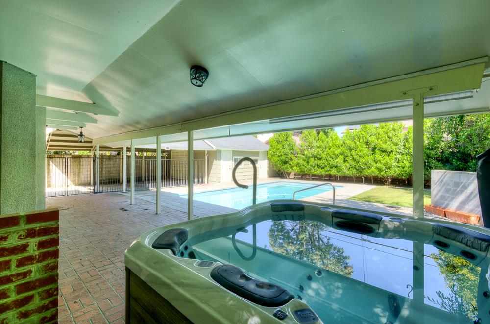 933 E Cambridge Ave, Fresno, CA 93704