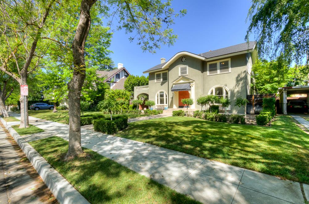 933 E Cambridge Ave, Fresno, CA 93704