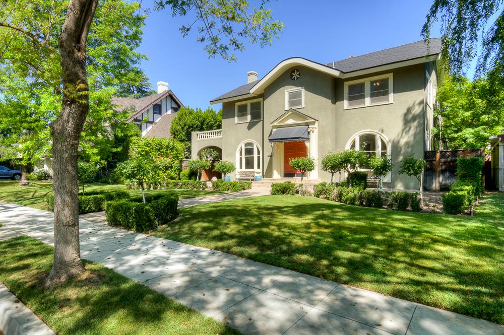 933 E Cambridge Ave, Fresno, CA 93704