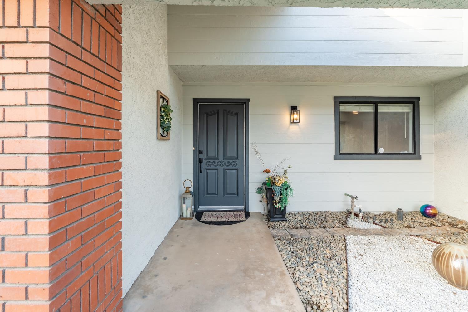 2094 E El Paso Ave, Fresno, CA 93720