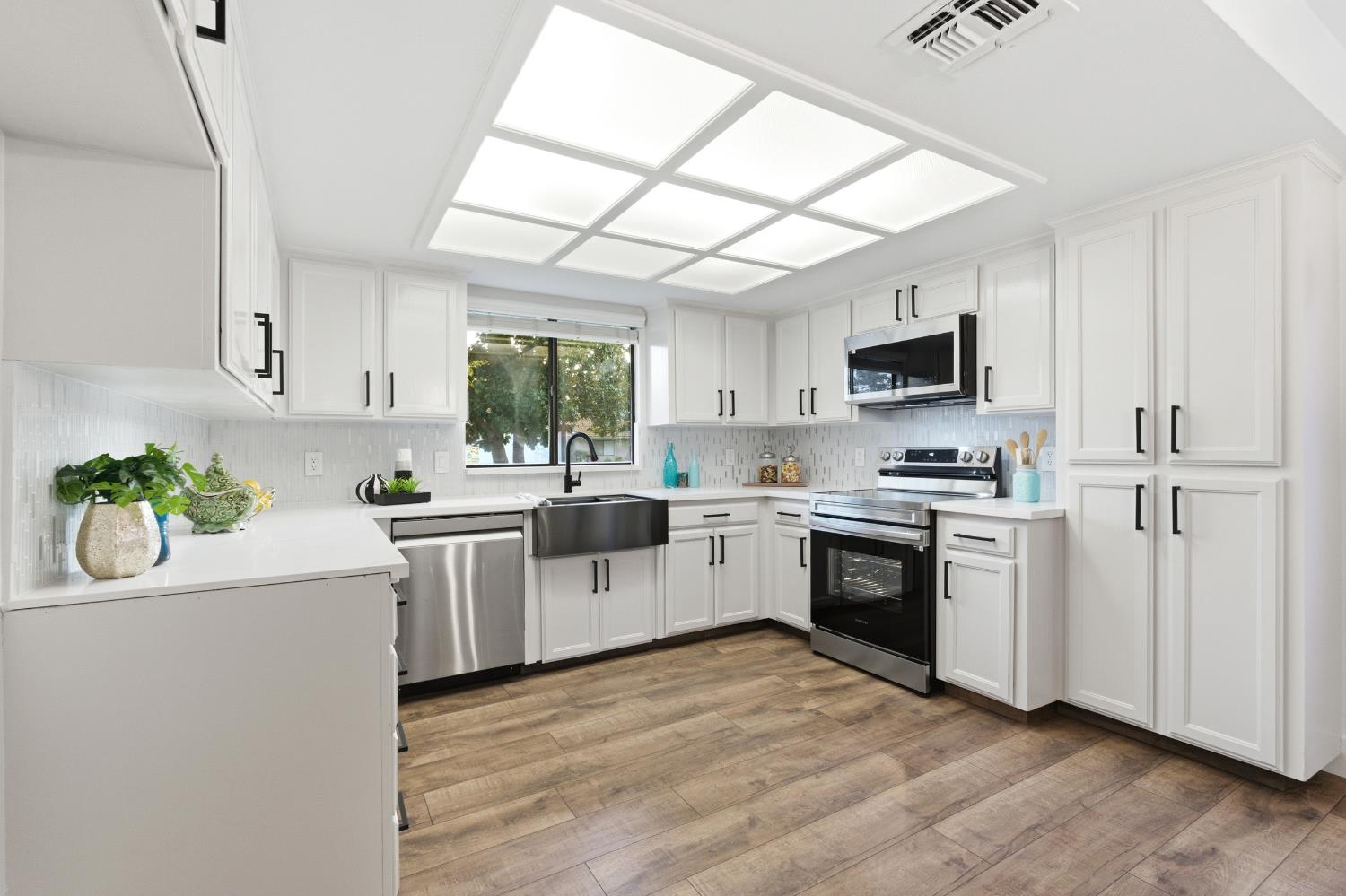 2094 E El Paso Ave, Fresno, CA 93720