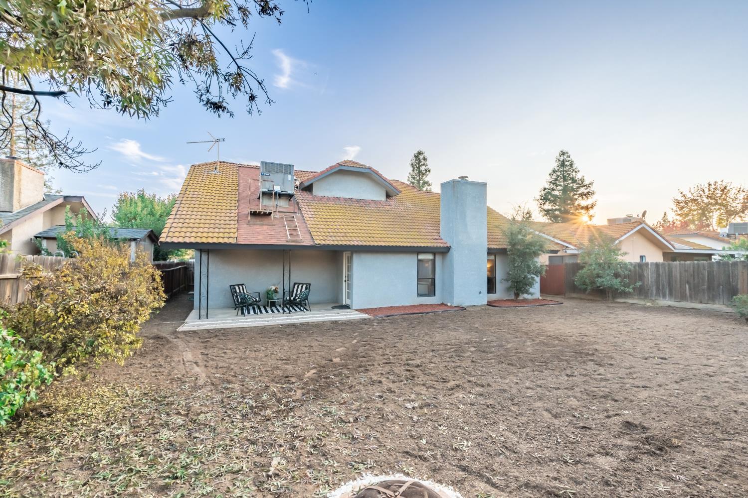 2094 E El Paso Ave, Fresno, CA 93720