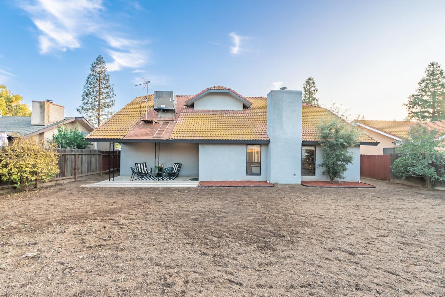 2094 E El Paso Ave, Fresno, CA 93720