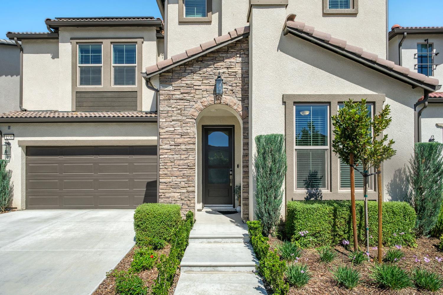 1530 E Via Lupino Dr, Fresno, CA 93730