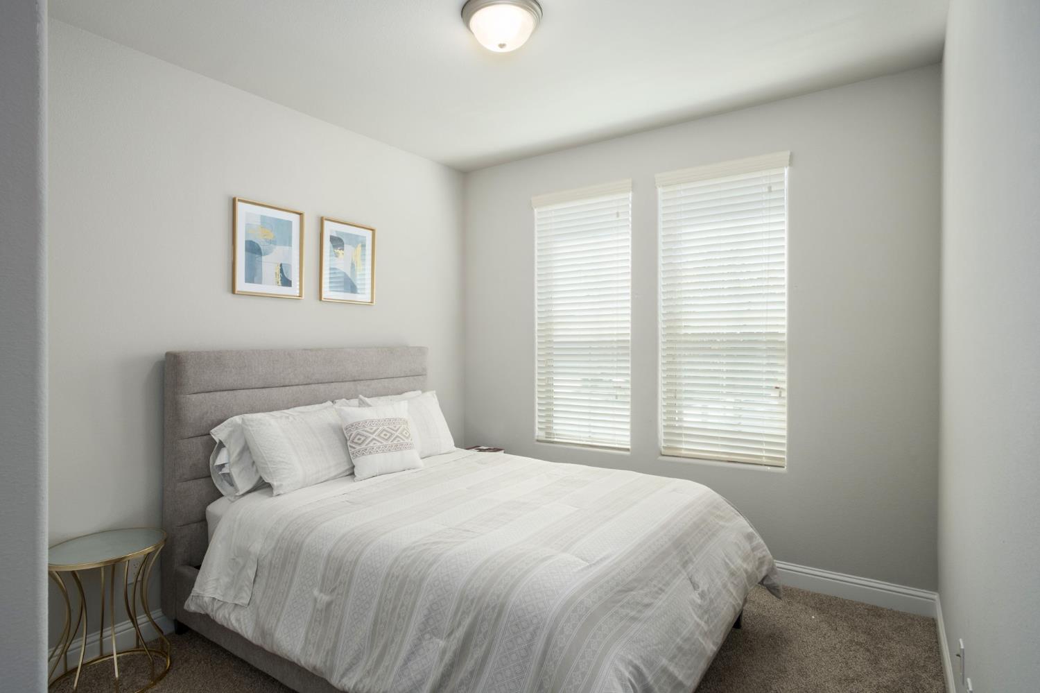 1530 E Via Lupino Dr, Fresno, CA 93730