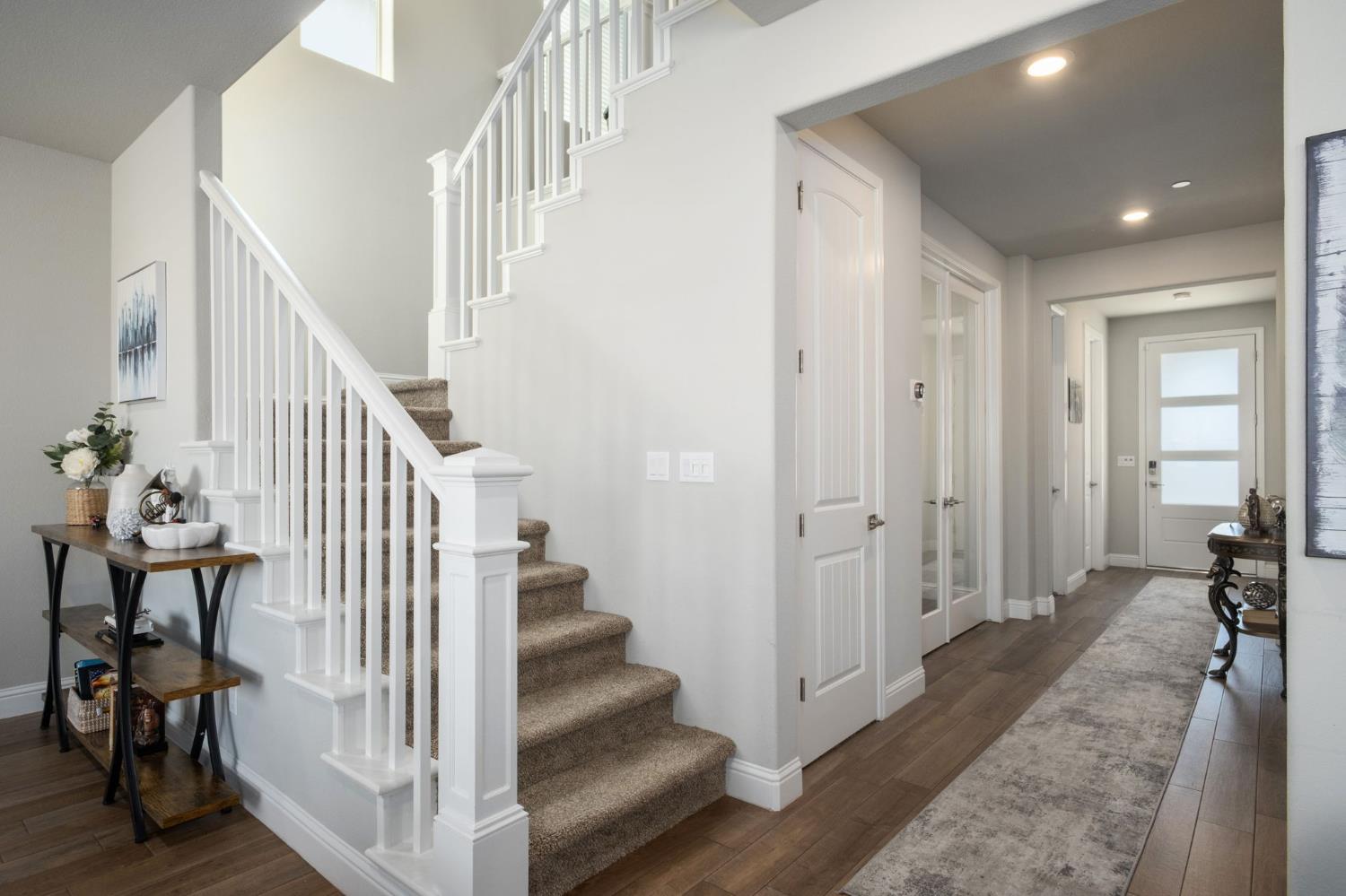 1530 E Via Lupino Dr, Fresno, CA 93730