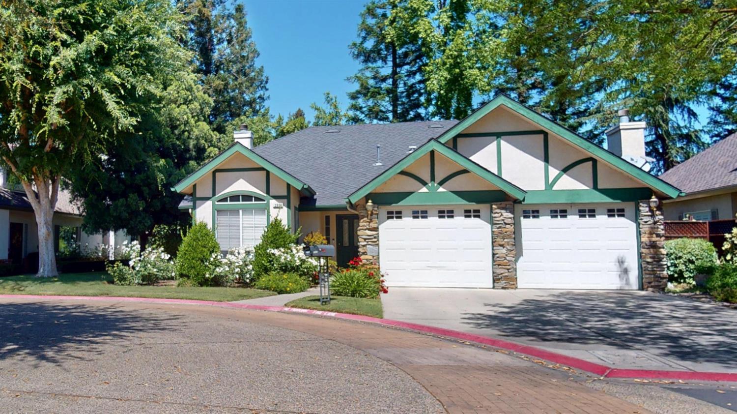 2808 W Brentford Ct, Fresno, CA 93711