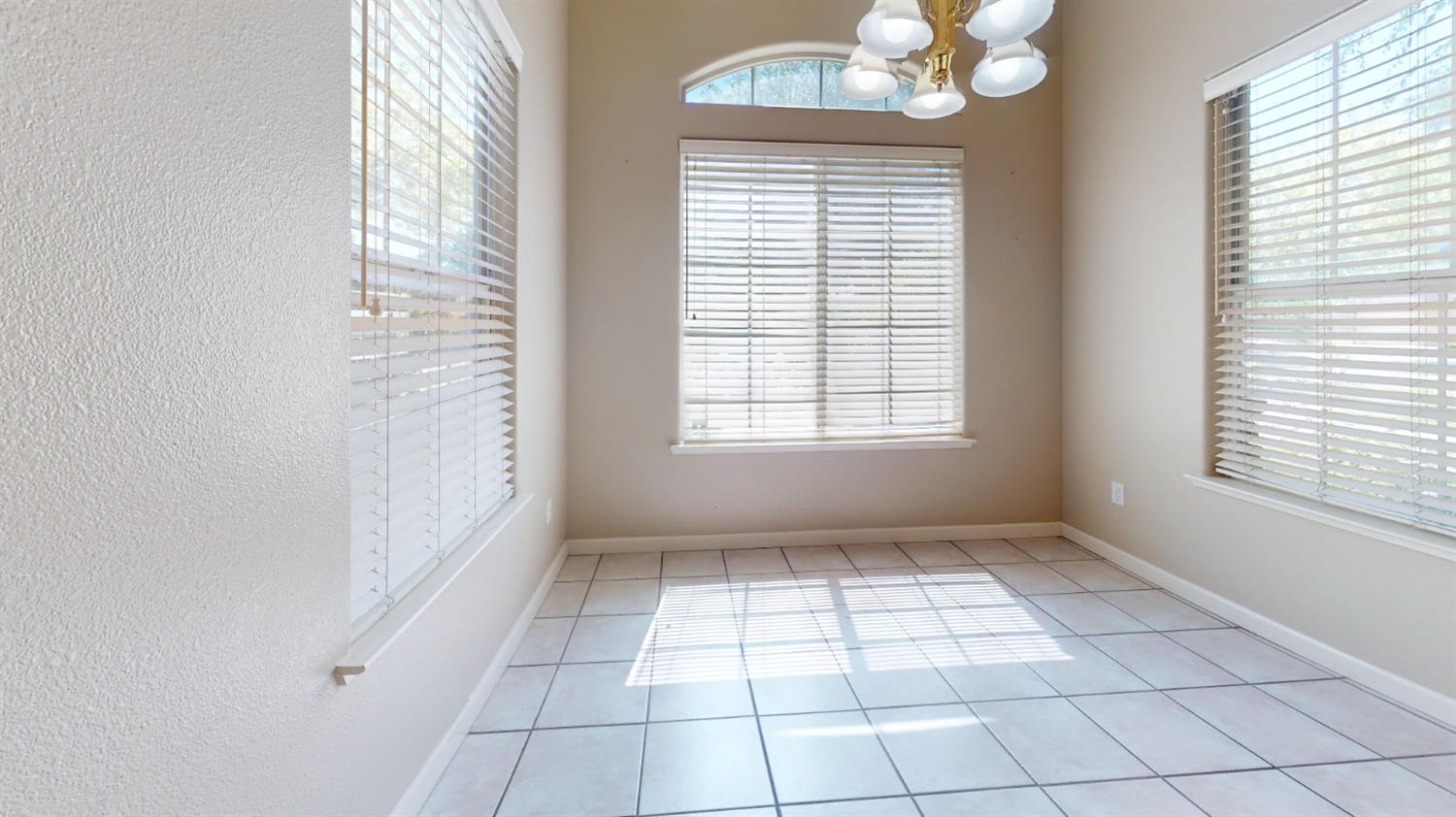 2808 W Brentford Ct, Fresno, CA 93711