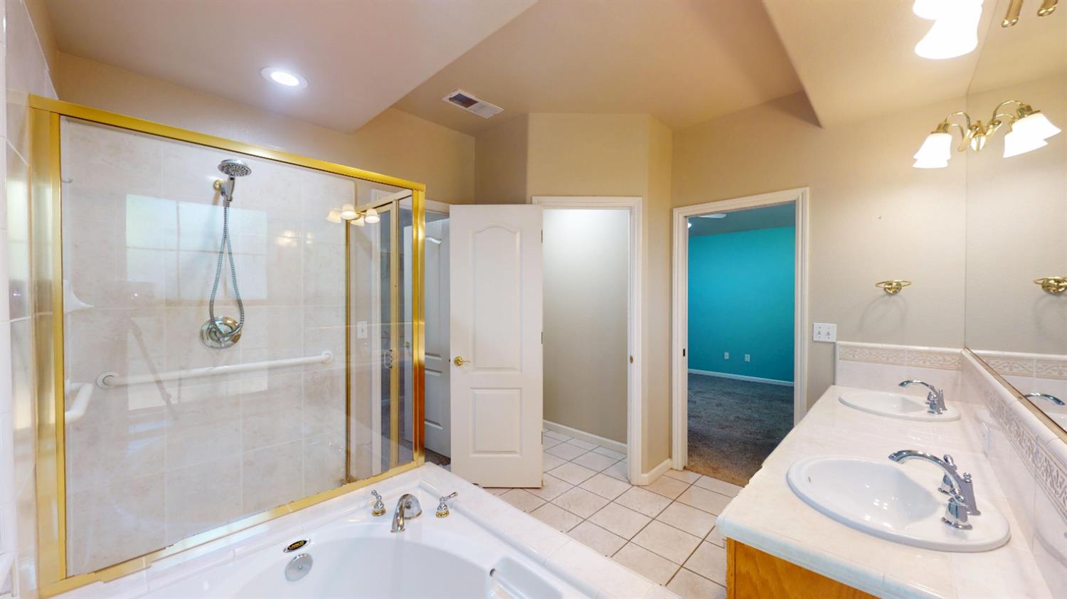 2808 W Brentford Ct, Fresno, CA 93711