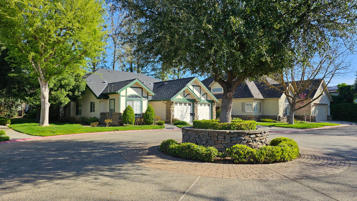 2808 W Brentford Ct, Fresno, CA 93711