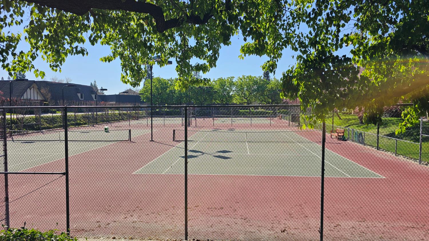 2808 W Brentford Ct, Fresno, CA 93711