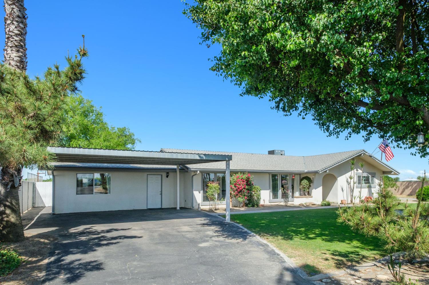 8519 S Orange Ave, Fresno, CA 93725