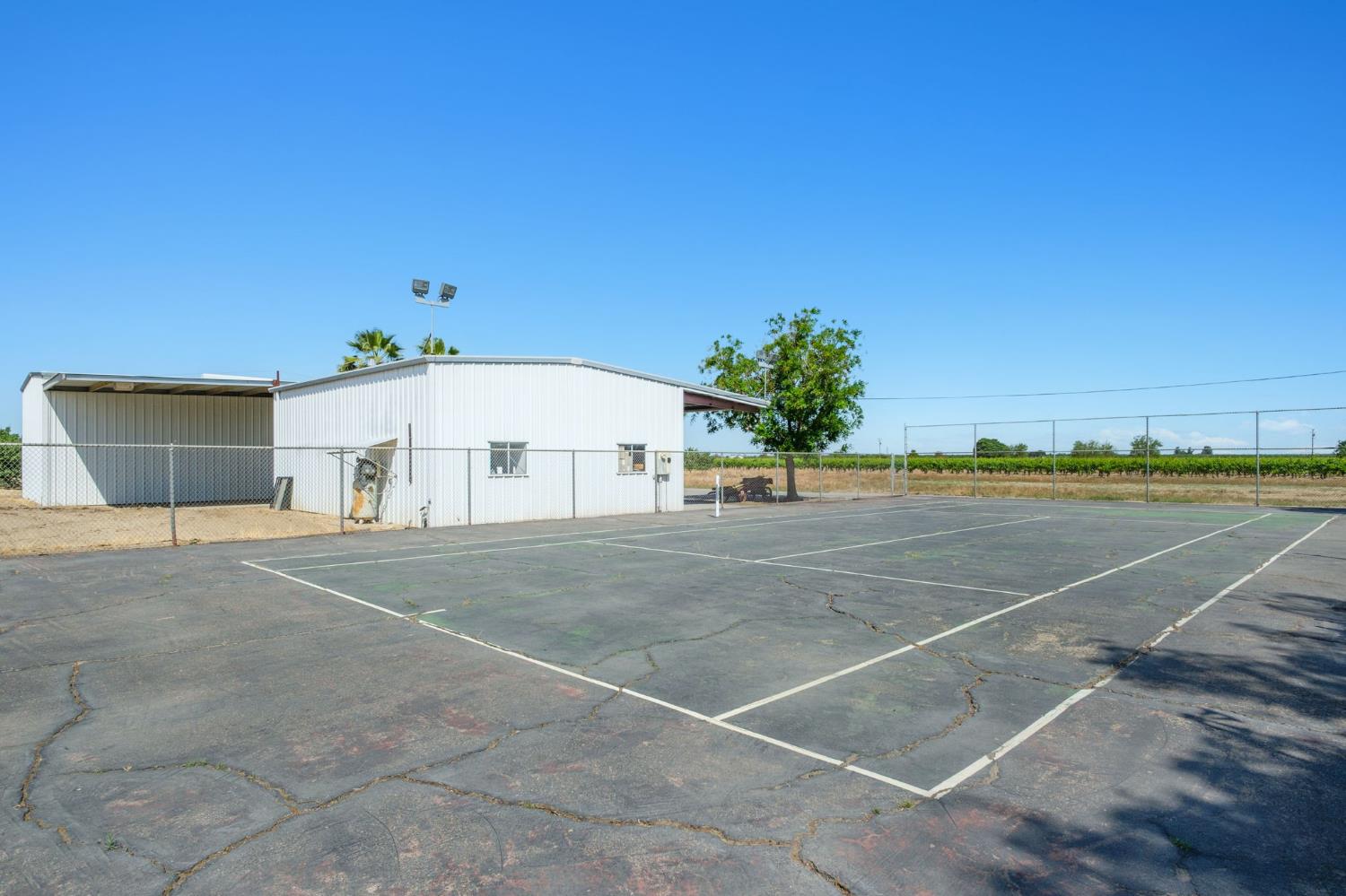 8519 S Orange Ave, Fresno, CA 93725