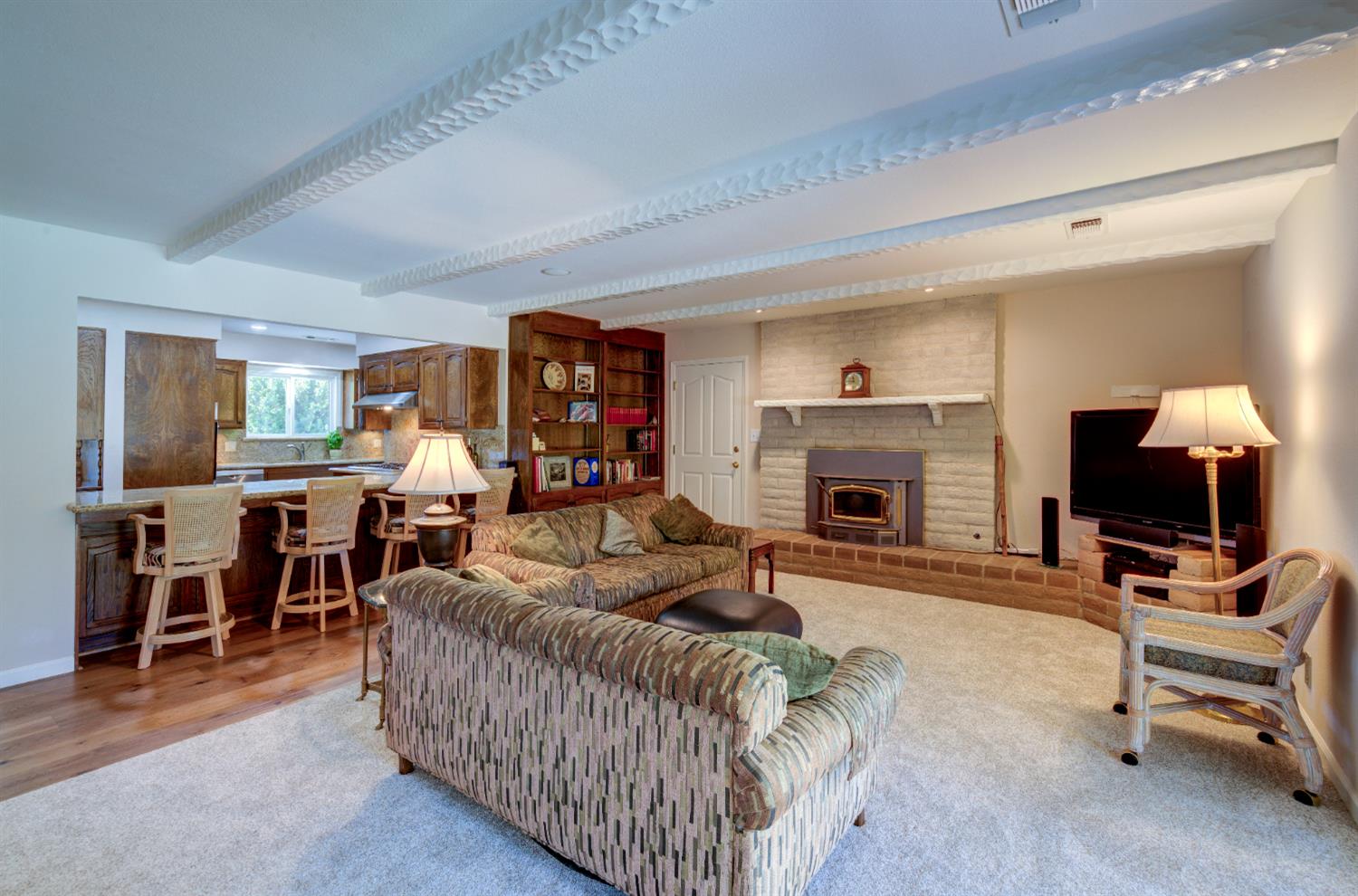 2004 S Renn Ave, Fresno, CA 93727