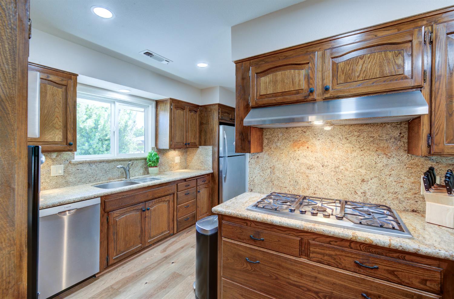 2004 S Renn Ave, Fresno, CA 93727