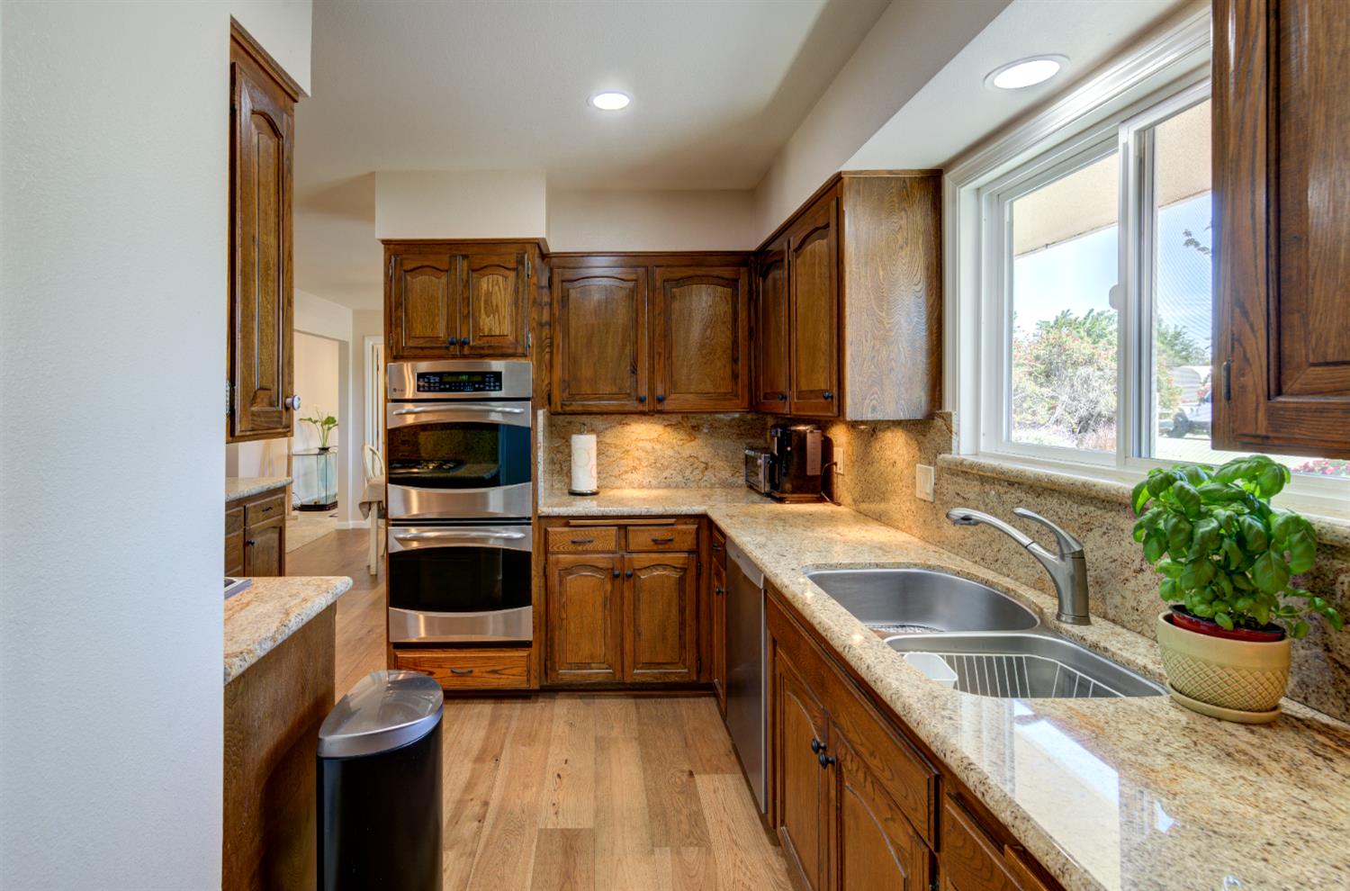 2004 S Renn Ave, Fresno, CA 93727