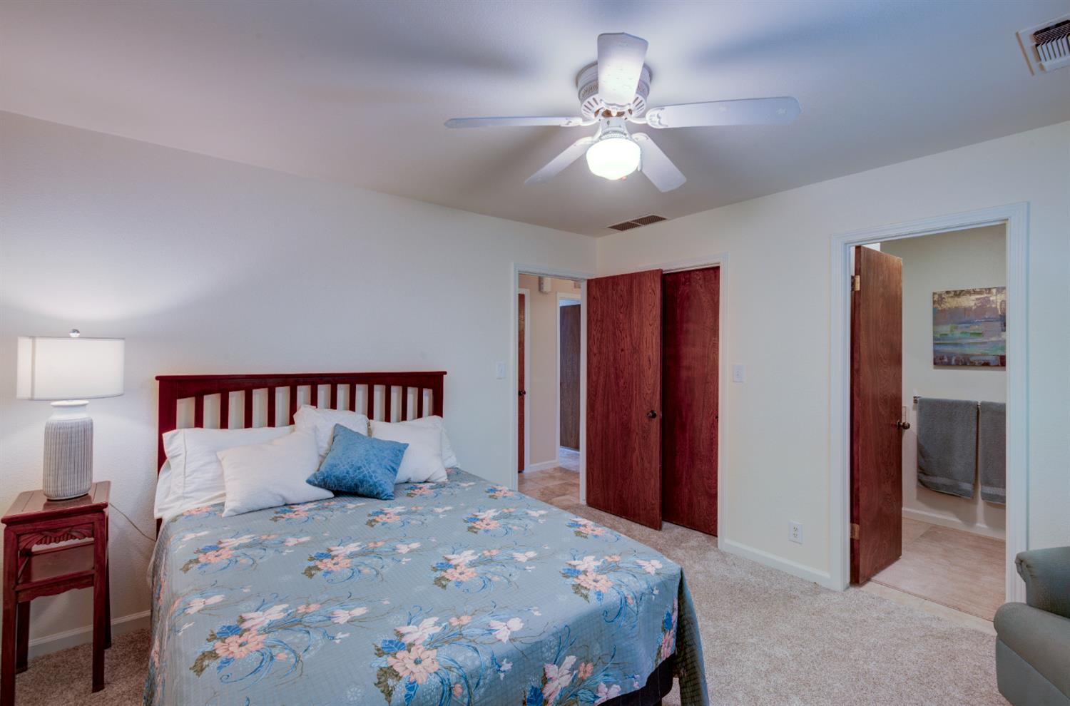 2004 S Renn Ave, Fresno, CA 93727